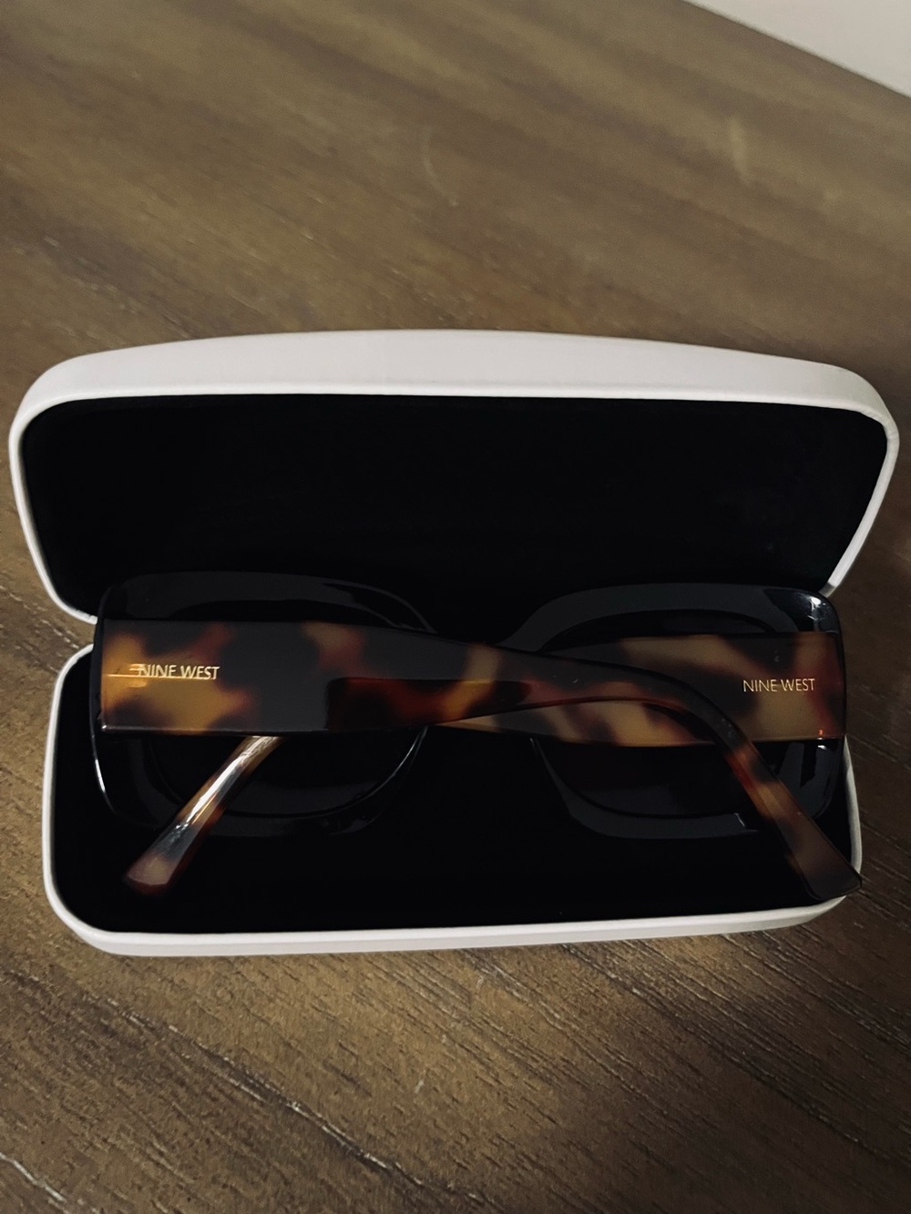 Nine West Cream Hard Eyewear Case w/ tortoise shell sunglasses ❤️